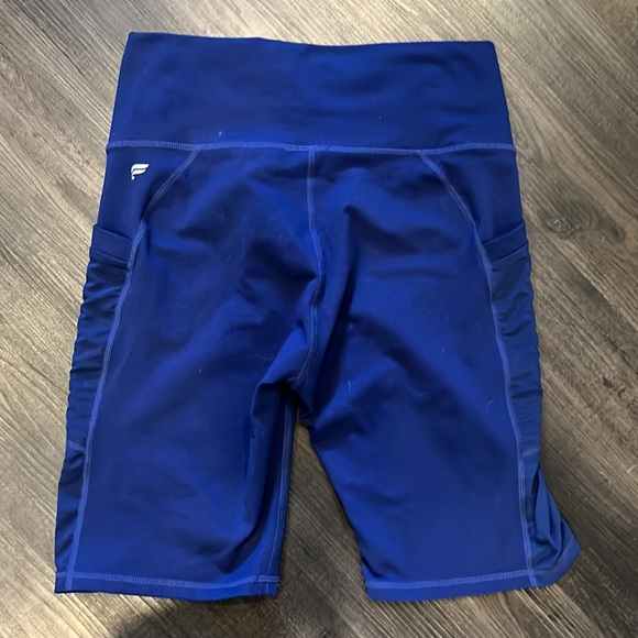 Fabletics bike shorts - Picture 2 of 5
